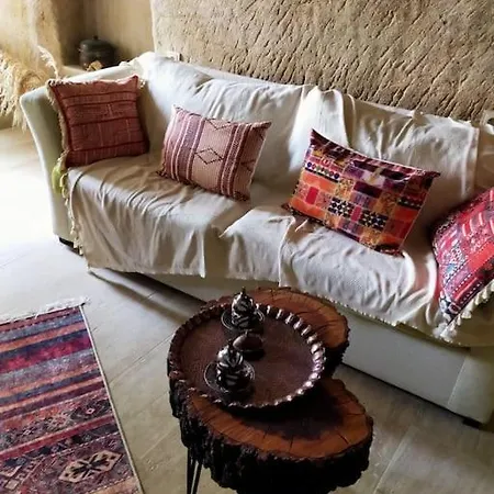 Vila Deep Cave House