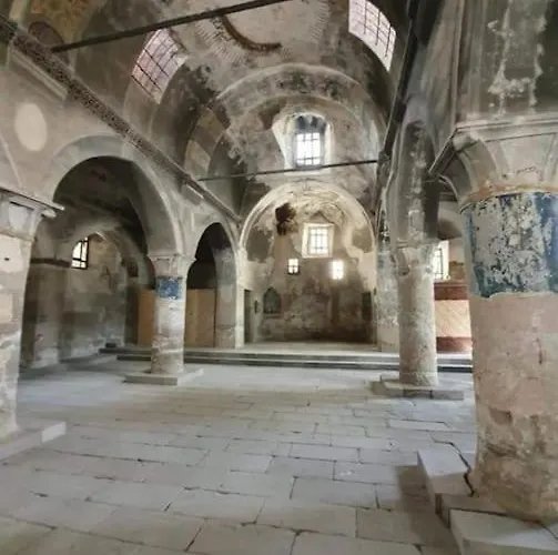 Вилла Deep Cave House *